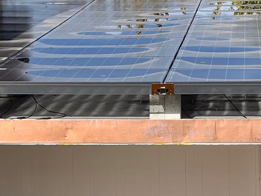 Erstes Solar-Hover-System der Schweiz mit bi-fazialen Modulen und Batteriespeicher, Pilotanlage Schöftland 2022